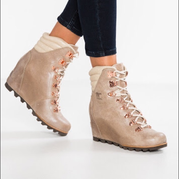 sorel holiday wedge